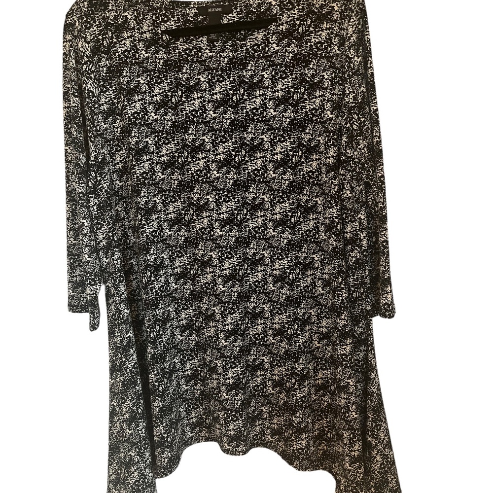 ALFANI LONGER TUNIC TOP. PERFECT FOR TIGHTS AND BOOTS! XL. LIKE NEW. NICE PRINT